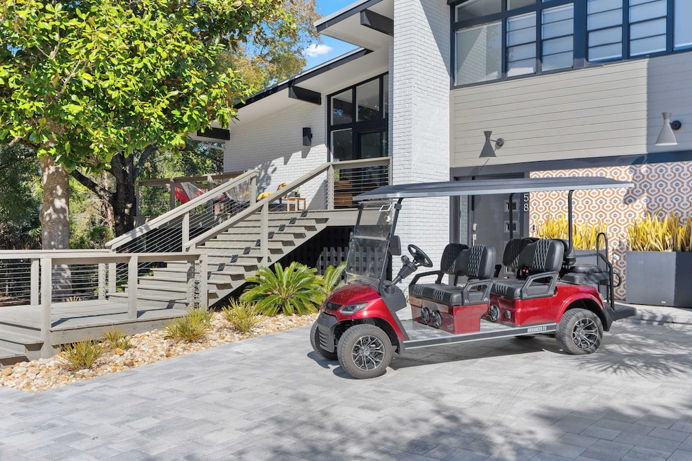 30A Florida Flashback by Avantstay Private Pool, Golf Cart, 3 Mins to Beach!