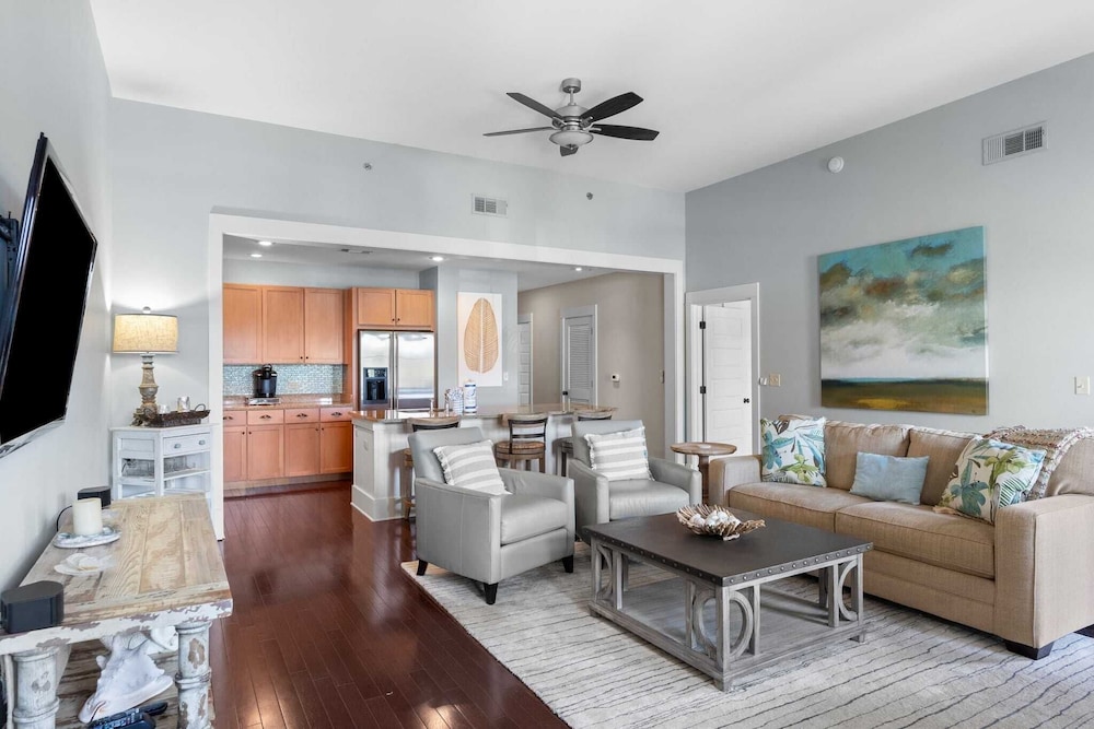 Salty Air & Blue Mountain Flair 3BR Condo w/ Pool, Balcony & Beach Access!