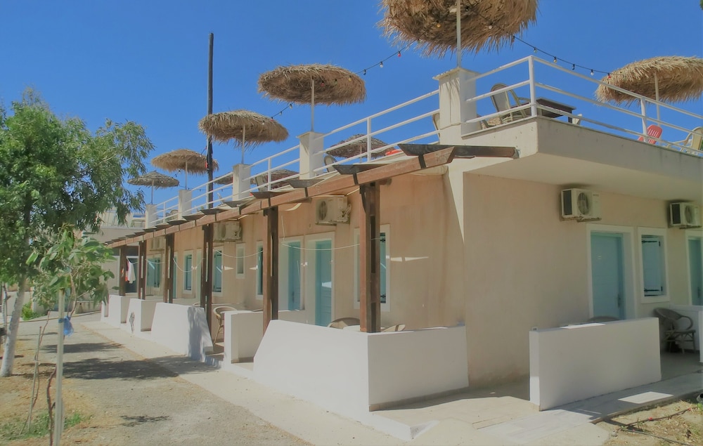 Santorini Camping & Hostel