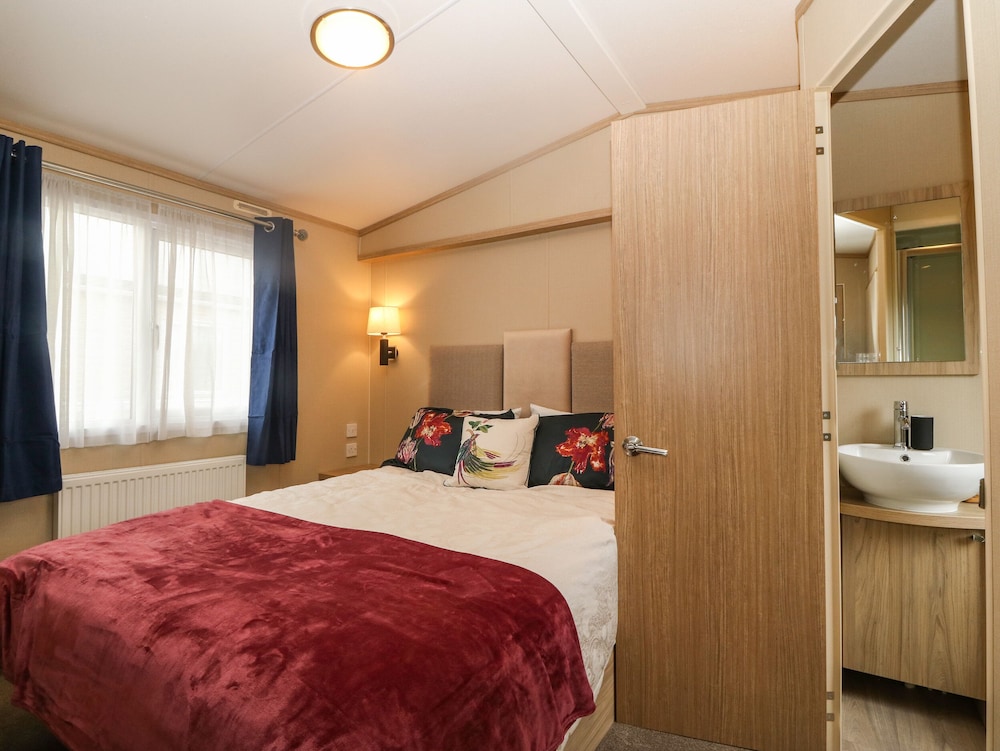 Seafront Holiday Home 2