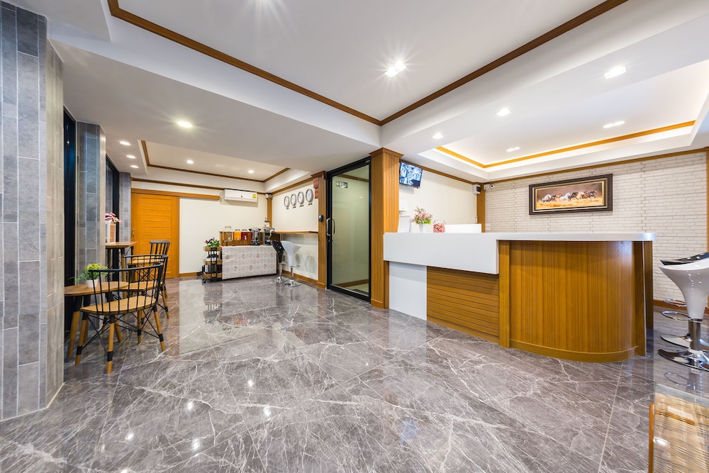 Suthep Home & Hostel