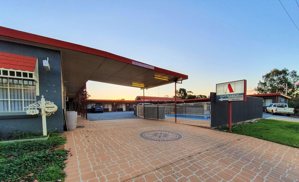 Ardeanal Motel West Wyalong
