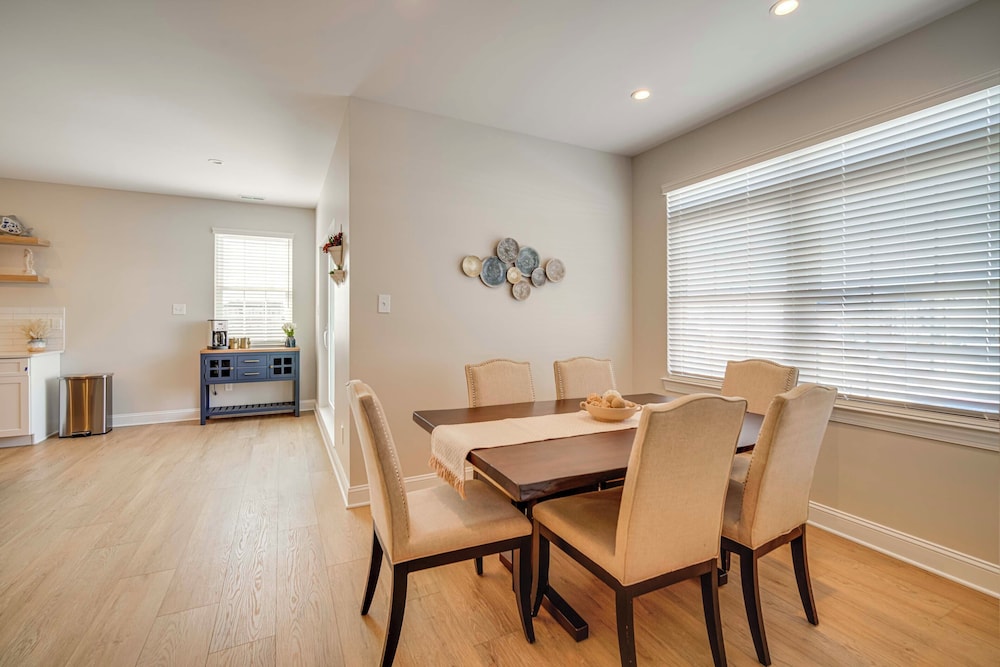 Walk to Beach: Spacious Condo in North Wildwood!