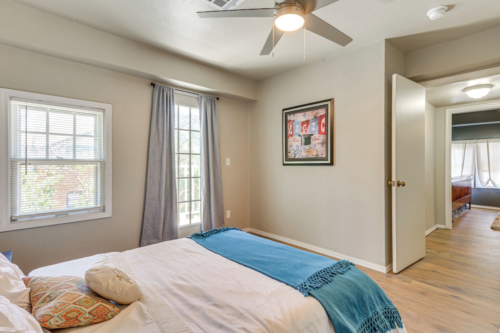 3 Mi to Dtwn Okc: Pet-friendly Paseo Gem!
