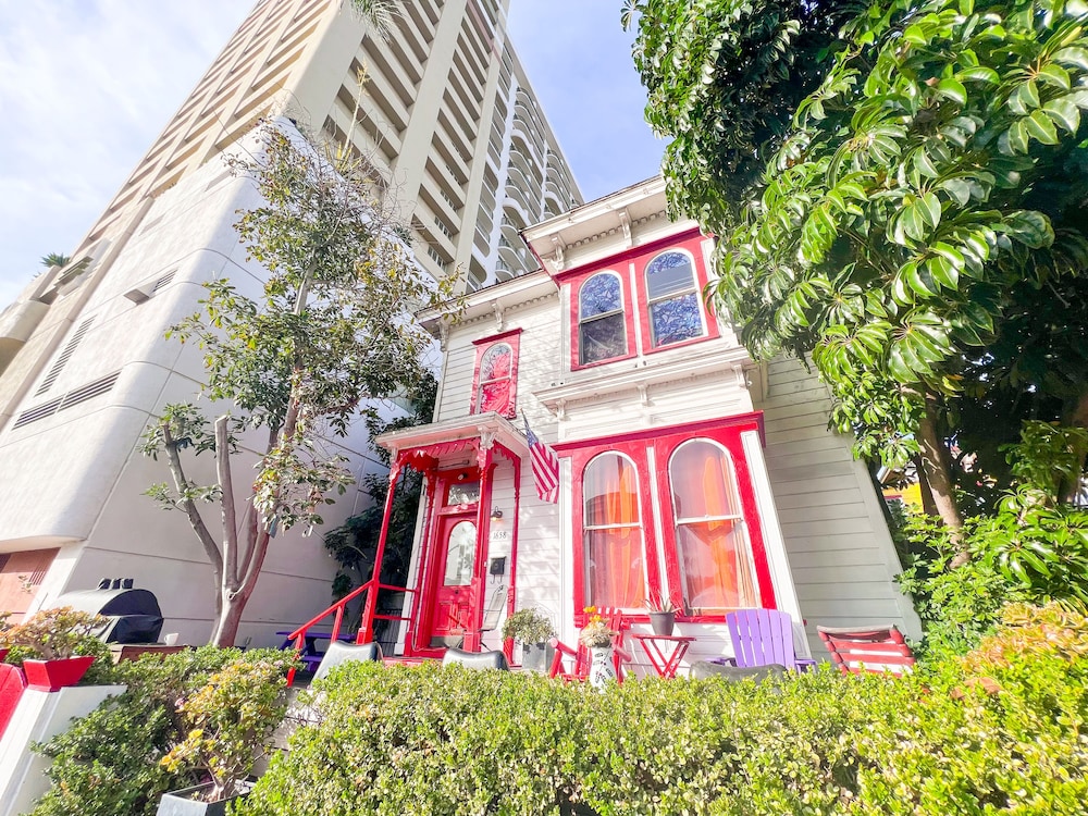 International Travelers House Hostel \- Downtown San Diego Little Italy.