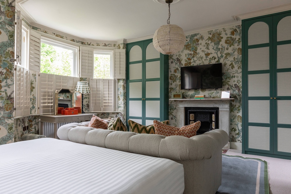 Westover Road III by Onefinestay