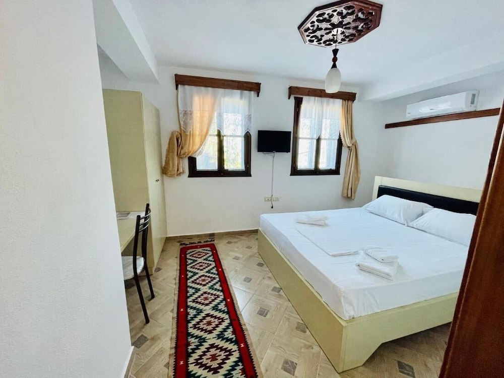 Denishouse-private Rooms Guesthouse Gjirokastra