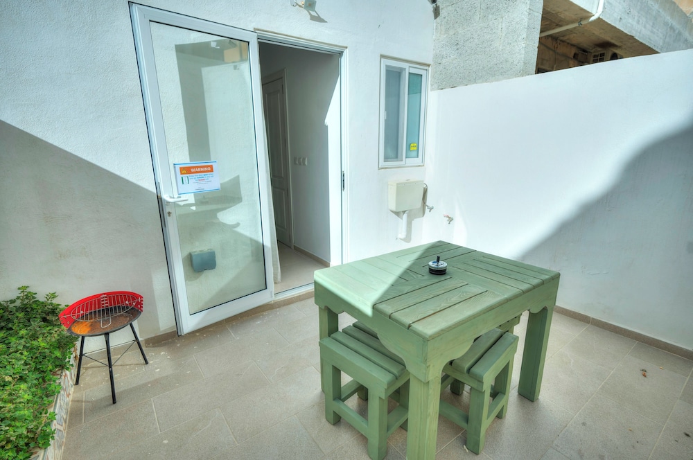 Seafront Sea View Maisonette with Yards photo 4