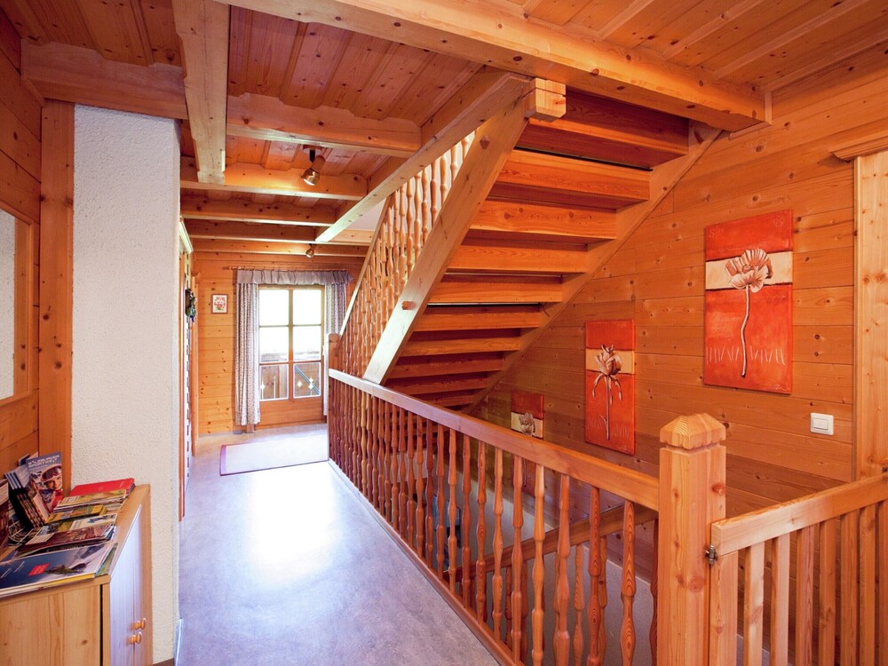 Farmhouse: Alpine Retreat With Mountain Views