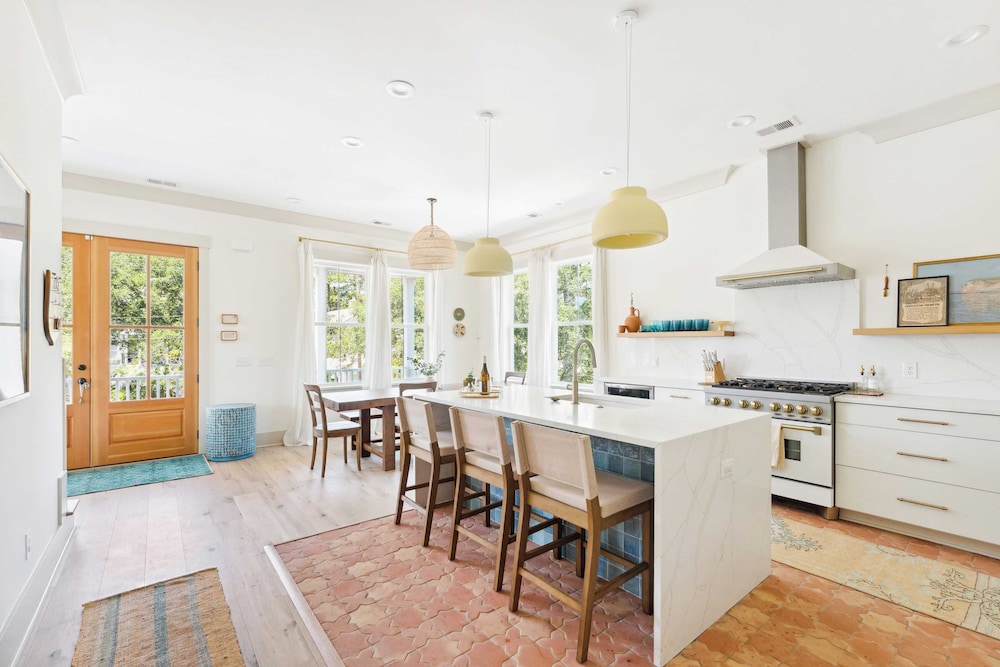 Windward House by Avantstay Walk to Beach + Restaurants Saltwater Pool