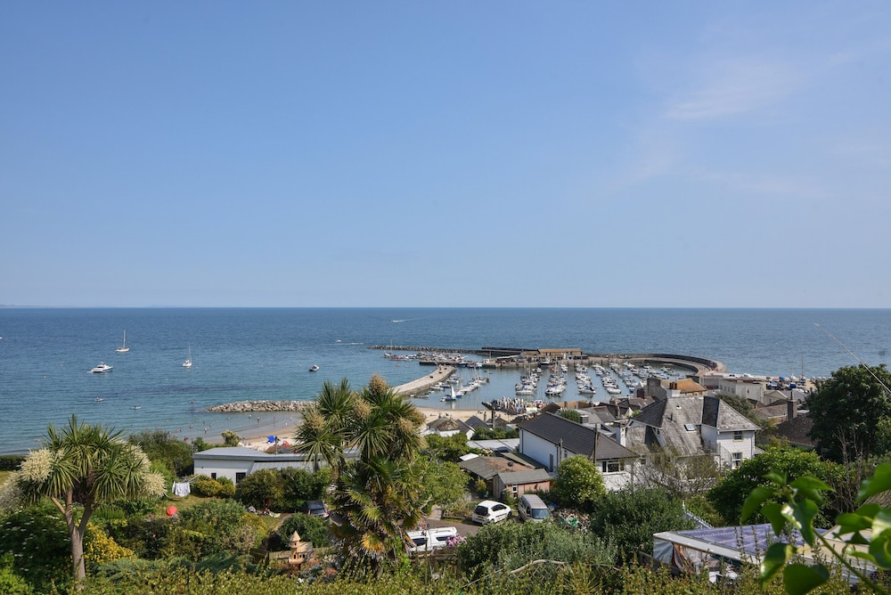 1 Dolphin Cottages