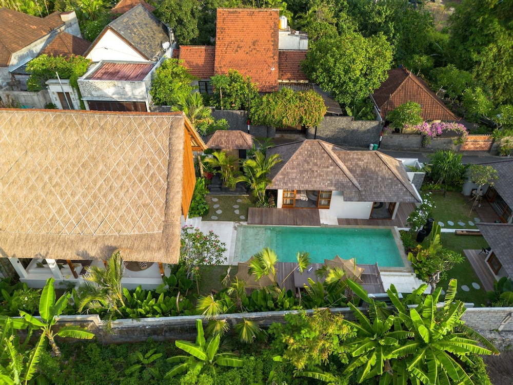 Villa Chempaka by Alfred in Bali - New Luxe Tropical 4BR Dream Villa in Canggu