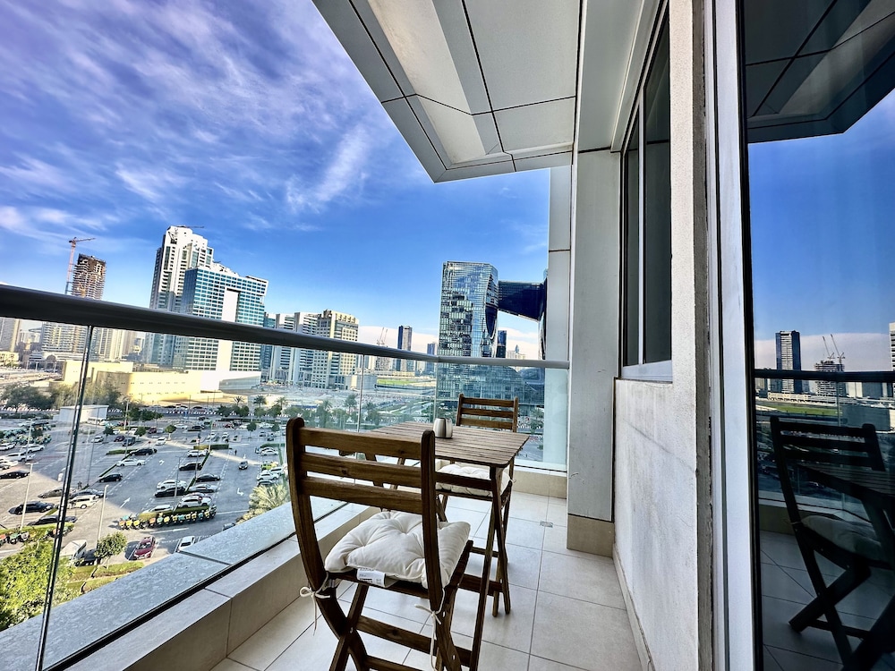 Lux BnB Executive Tower Business Bay