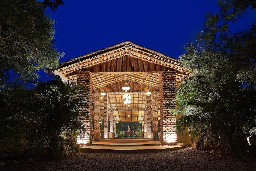 Aacorn Hideaway Resort & Spa