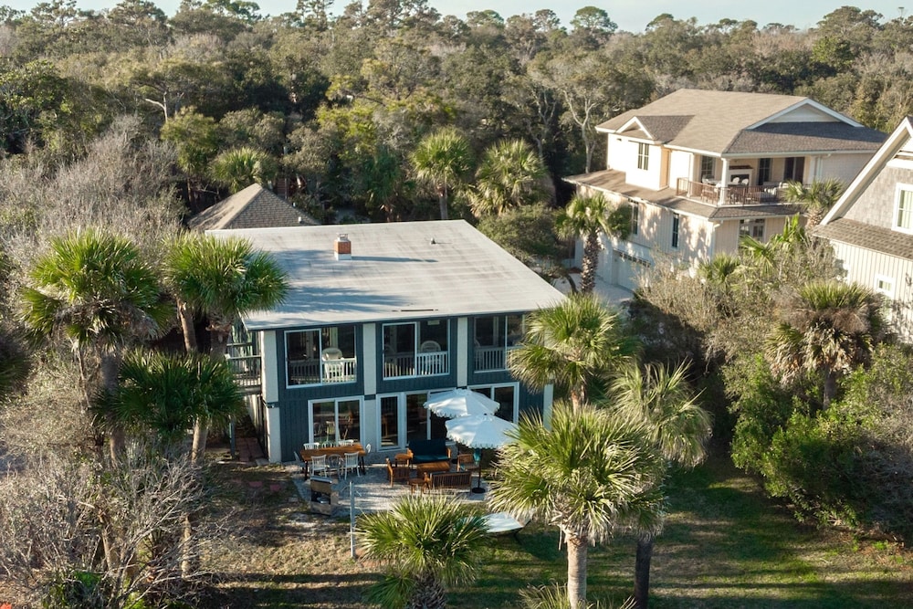 Sandpiper by Avantstay Gorgeous Beachside Home w Spacious Yard Chic Design