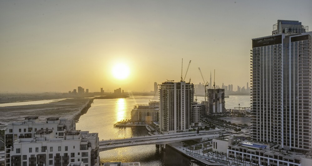 Chic 2 BR in Vida Residences Canal View