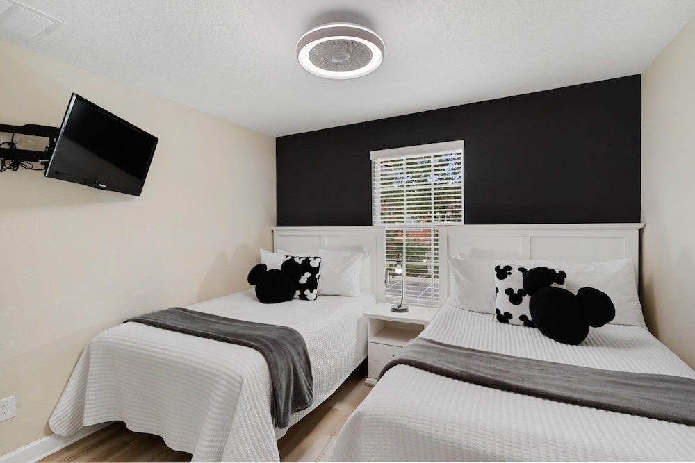 Paradise Palms Resort 6 Bedroom Home with Game Room 6 Home