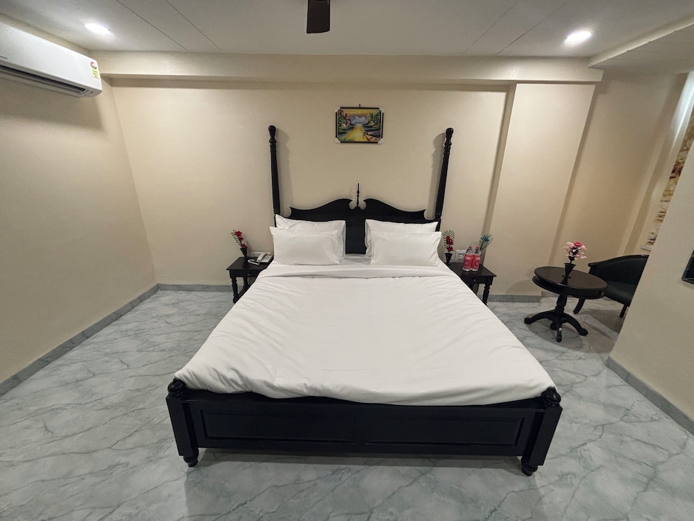 RAJMAHAL HOTEL & RESORT