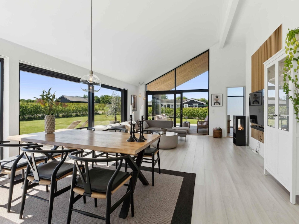 5 Star Holiday Home in Humble