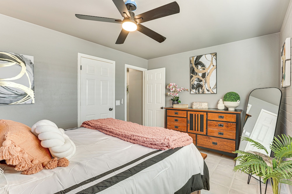 Walk to Scottsdale Stadium: Remodeled Home!