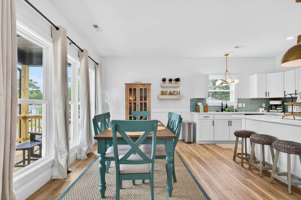 New Listing Luxury House 5 Min Walk to Beach