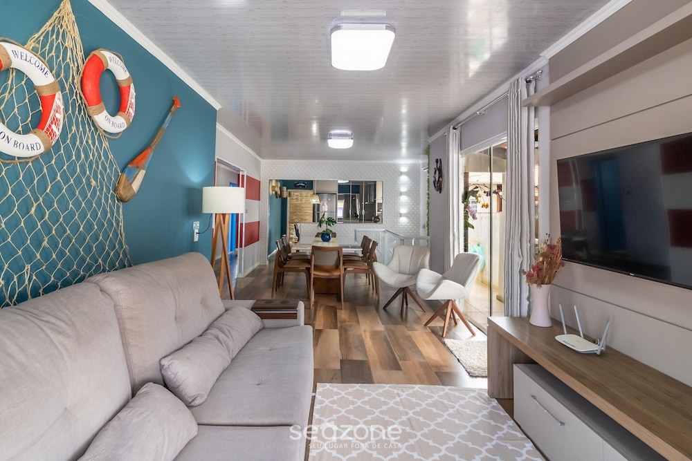 Apt w/ Balcony, 3 Bedrooms Close to Beach Rsu3842