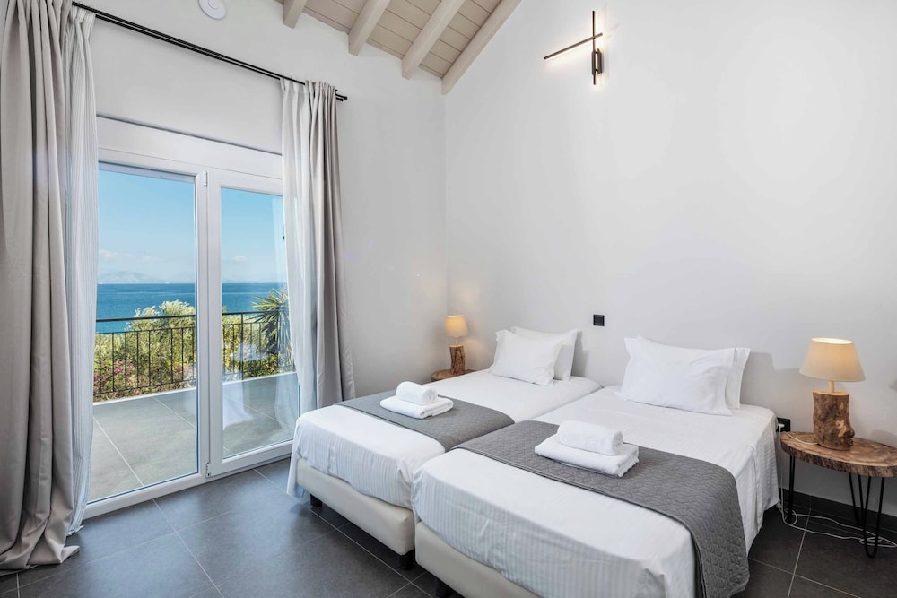 Villa Apanemia Mare