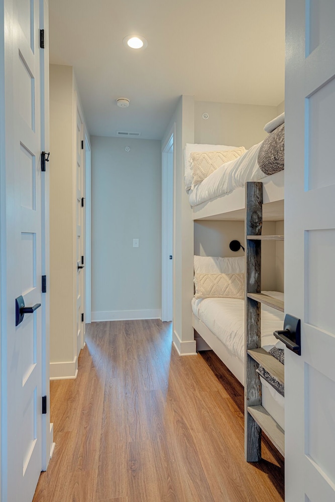 Modern Melrose-sleeps 8- Mins to Downtown Broadway