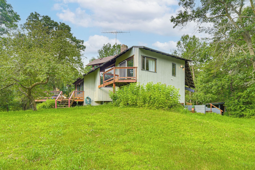 Sauna & Screened Porch: Otter Creek Getaway!