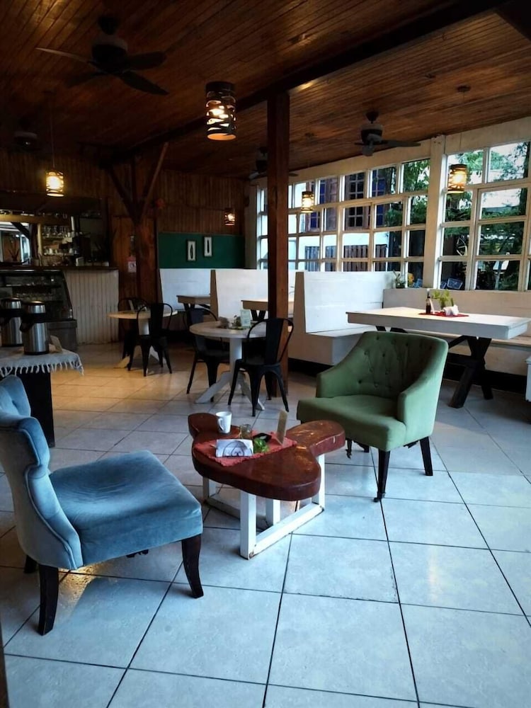 Lizard King Hotel & Suites