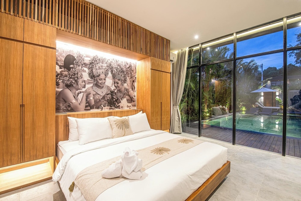 Elegant 6BR Canggu Villa Steps From the Ocean