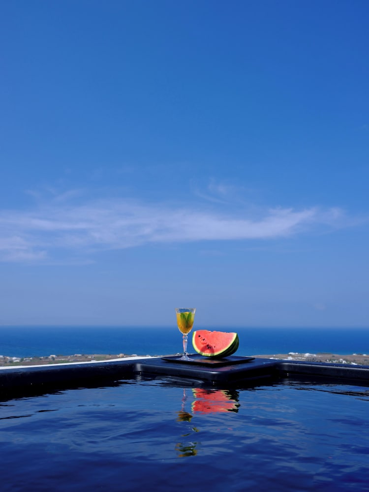 RyoLithos Suites photo 3