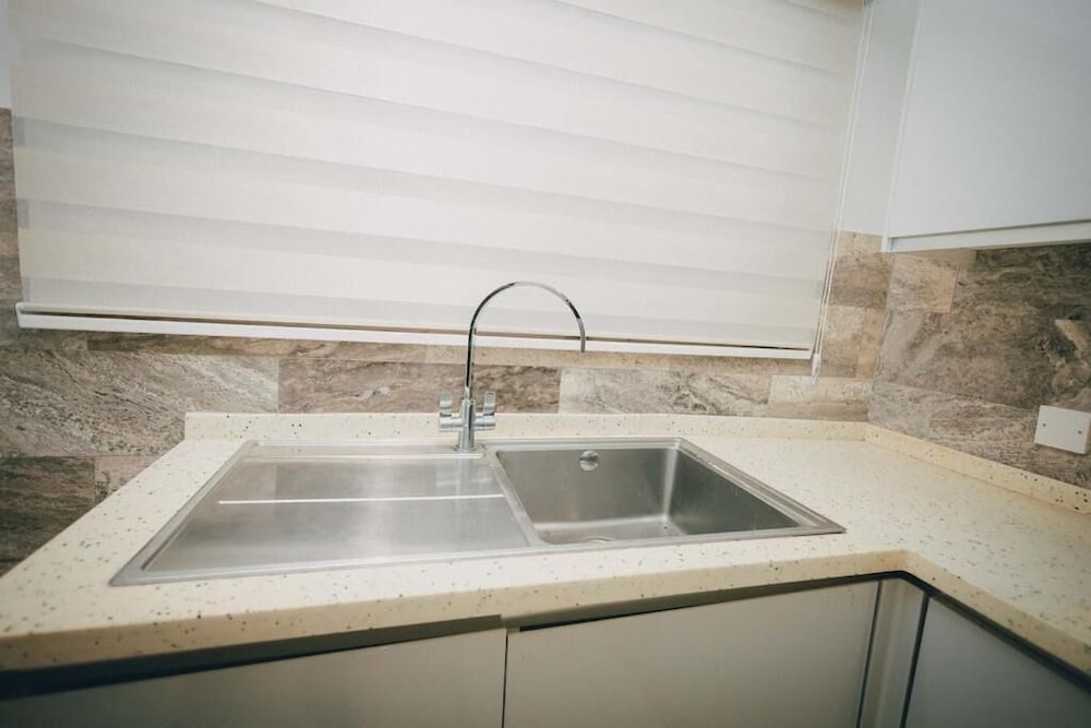 Luxury 3BR Alema Court-Airport Close
