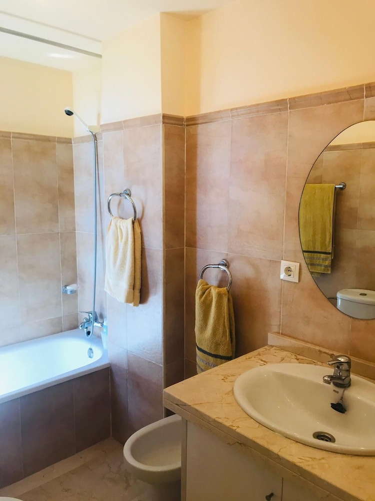 Casares Costa, Vista Bahia,2 Bedroom Bathroom