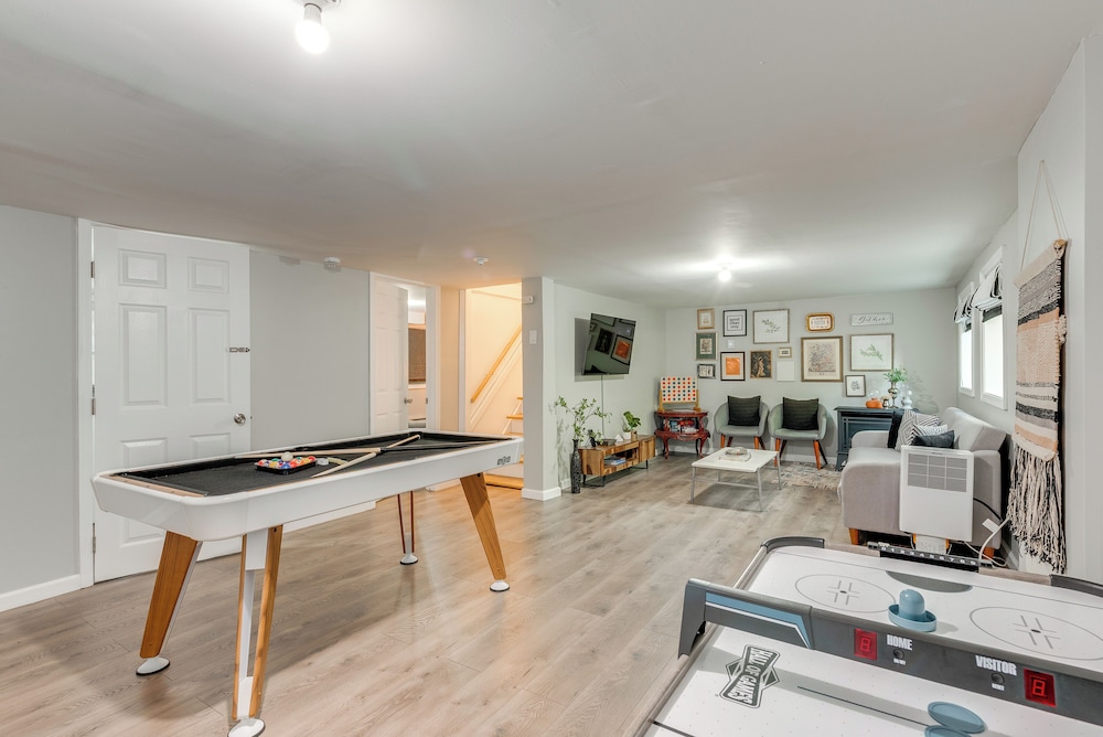 Game Room & Deck: Family Home in Tobyhanna!
