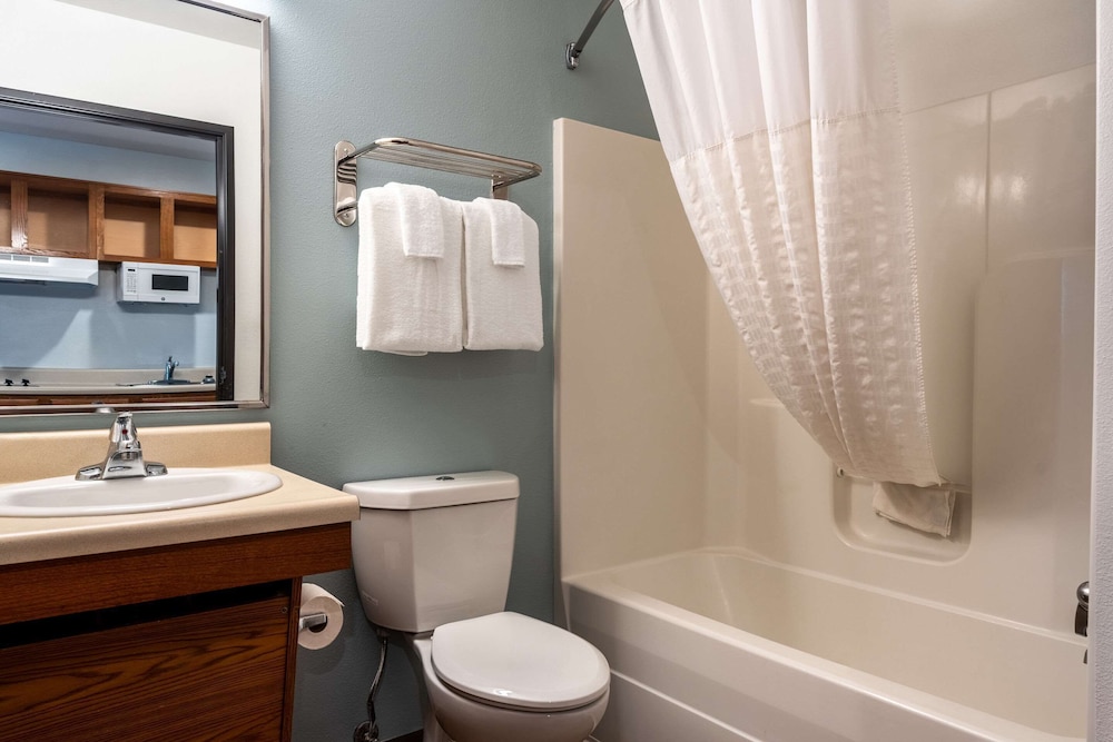 Macon Vacations - WoodSpring Suites Macon North I-75 - Property Image 12