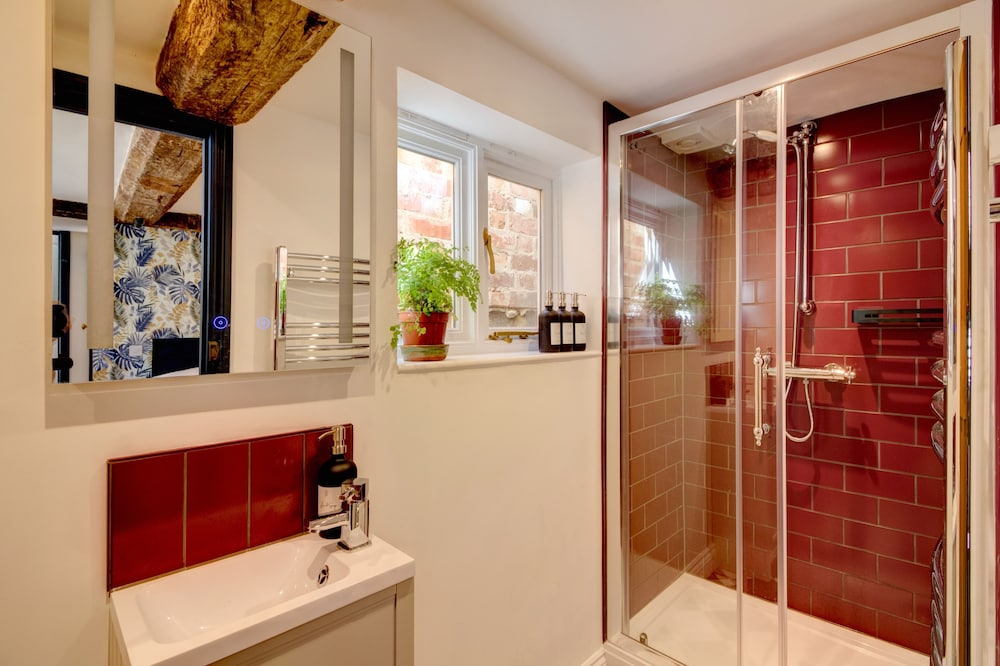 Devizes Vacations - The Green Parrot - Property Image 10