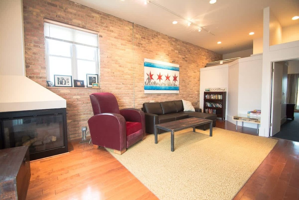 Amazing Wicker Park Penthouse With Skyline Views