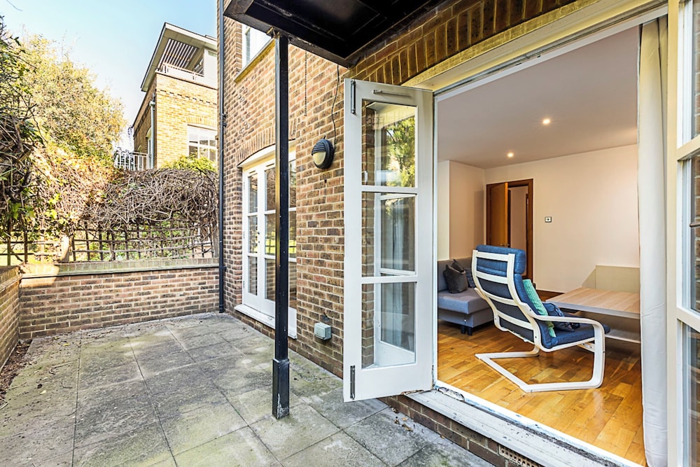 Sleek and Contemporary House in Battersea
