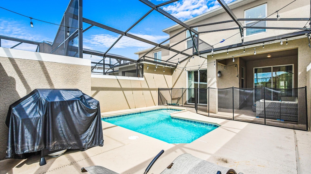 Storey Lake 4br Family Townhome w Pool Disney view 3