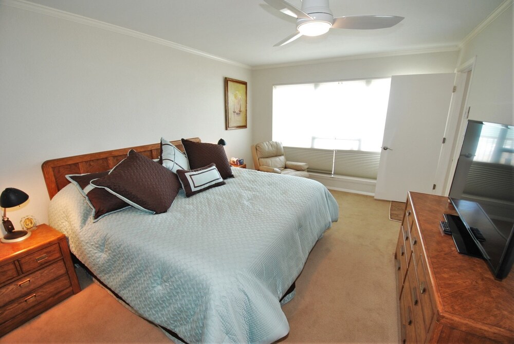 Summit Condo Unit #704 3 Bedroom Condo by RedAwning
