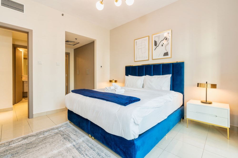 Luxurious 1B With Opera & fountains views