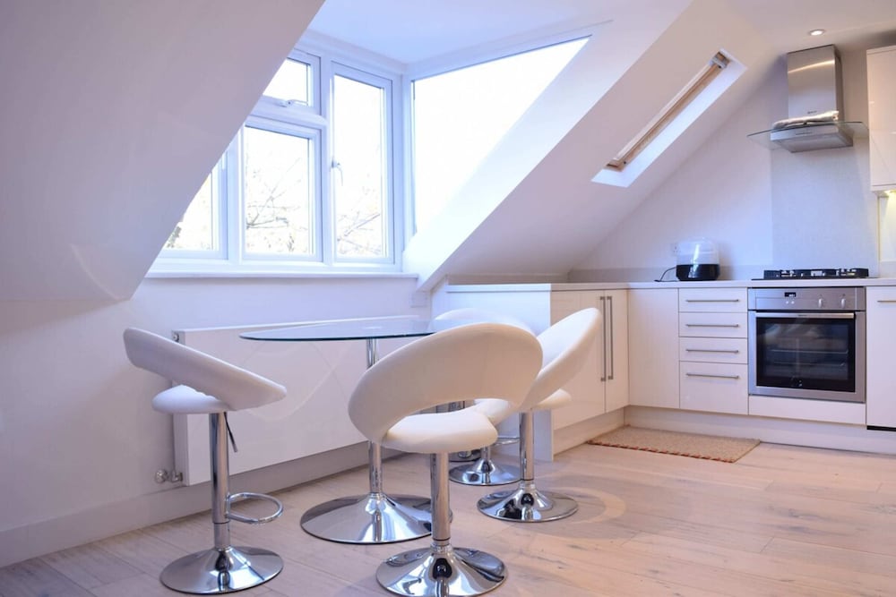 Stylish 2 Bed Apartment in West Hampstead