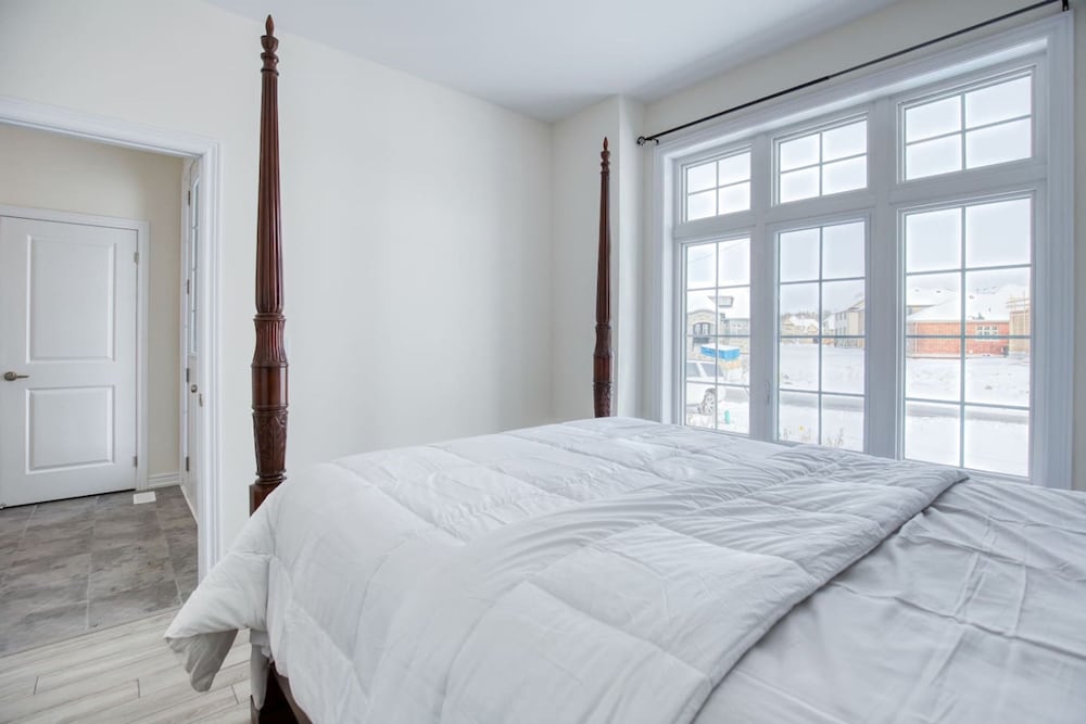 Spacious Brand New 4-bed Retreat in Quinte West