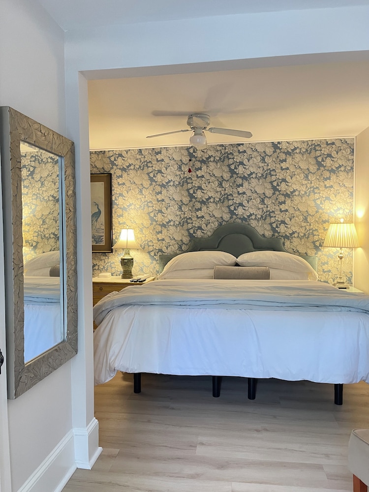 Chesnut Cottage Inn
