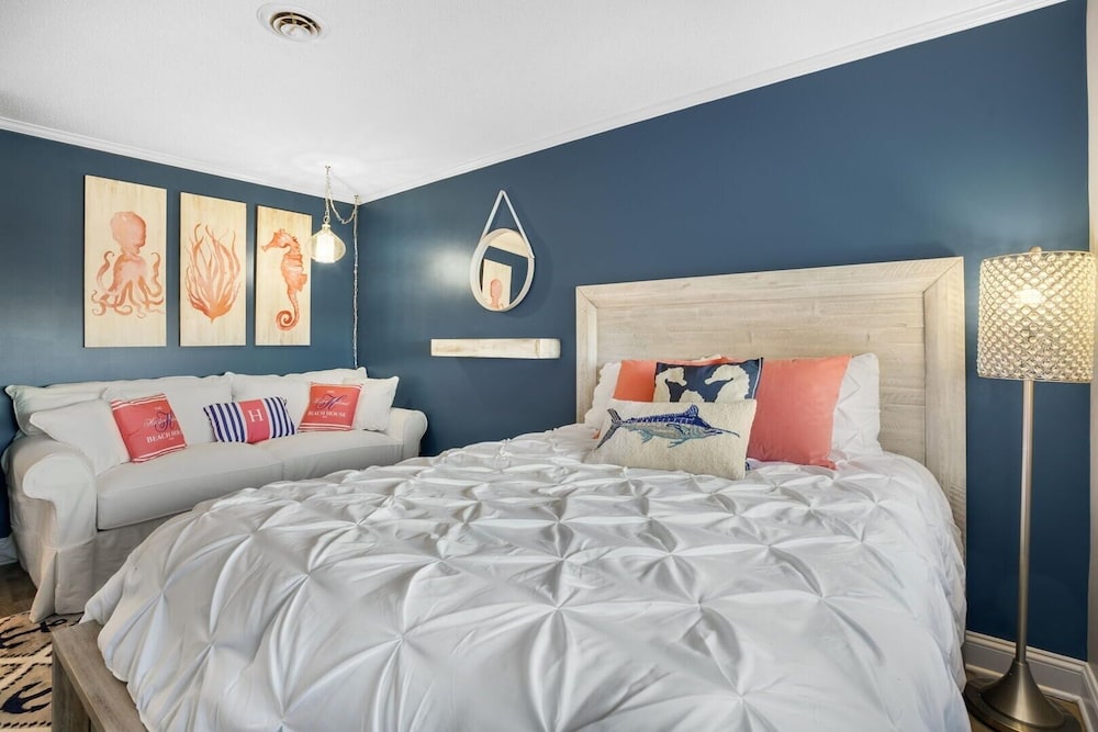 Harbour Island 402m 2 Bedroom Condo