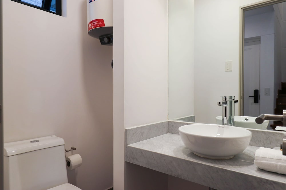 w Grandiose Duplex w Modern Deco in Miraflores