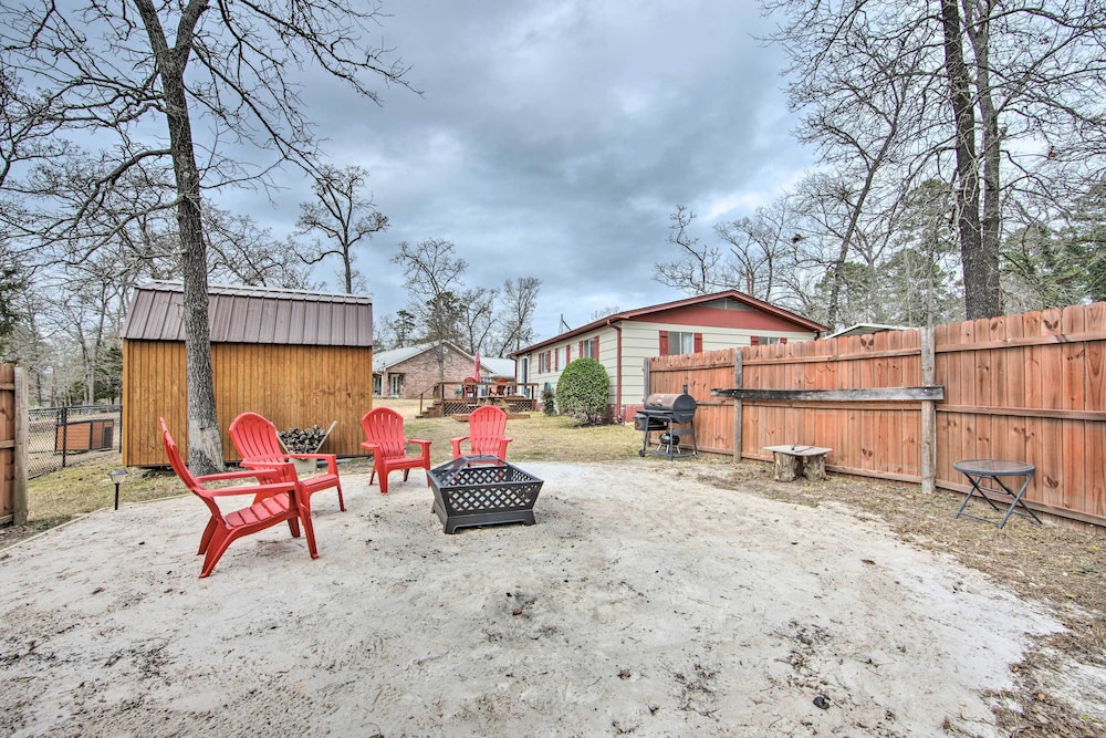 Jefferson Retreat w/ Backyard < 1 Mi to Lake! - Property Image 7