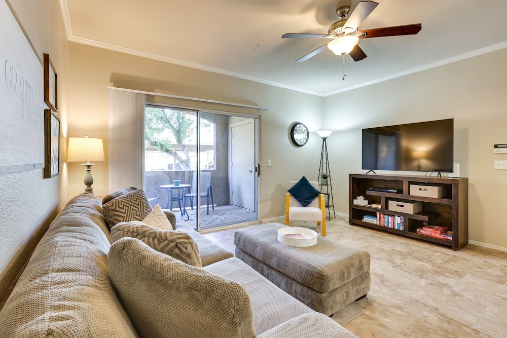 Walk to Papago Park: Central Phoenix Condo