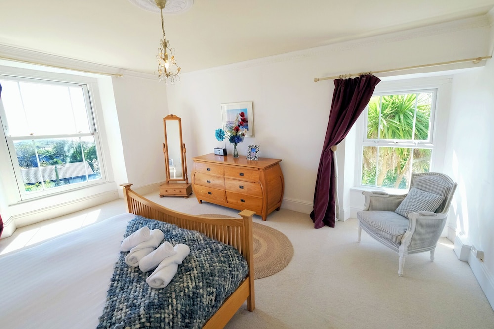 The Retreat - 5 Bedroom House - Horton view 5
